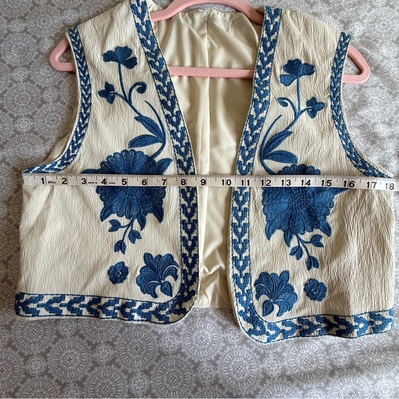Boho Cream & Blue Floral Embroidered Vest Size S - Picture 8 of 9